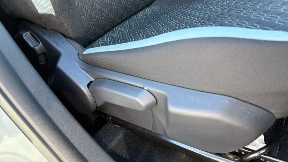 Toyota Aygo X 1.0 VVT-i Edge 5dr Auto Petrol Hatchback - Image 43