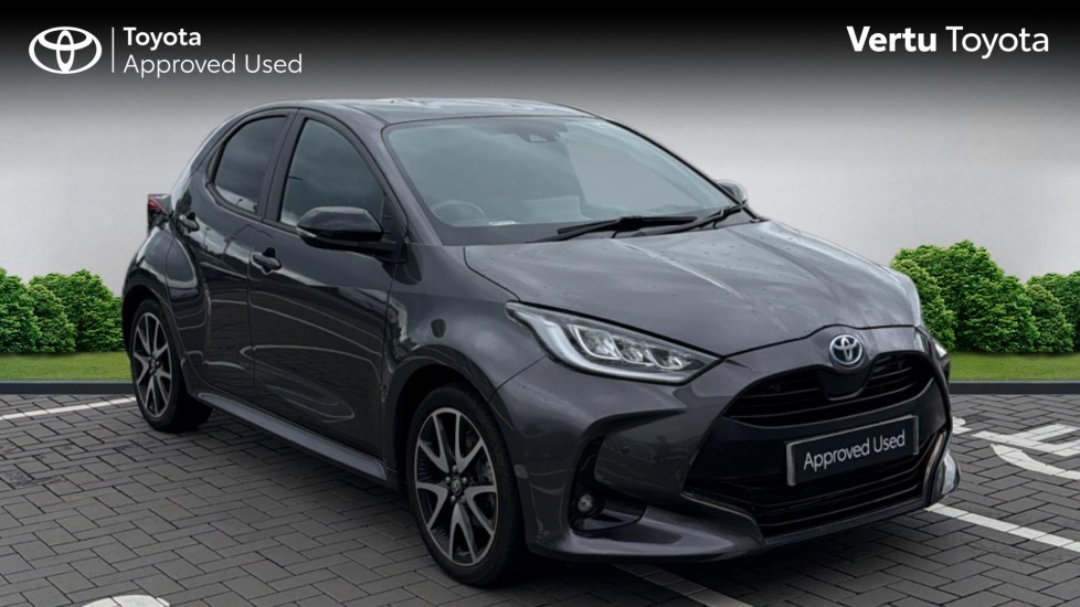 Toyota Yaris 1.5 Hybrid Dynamic 5dr CVT Hybrid Hatchback - Image 1