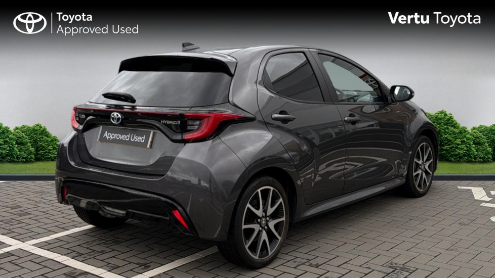 Toyota Yaris 1.5 Hybrid Dynamic 5dr CVT Hybrid Hatchback - Image 2