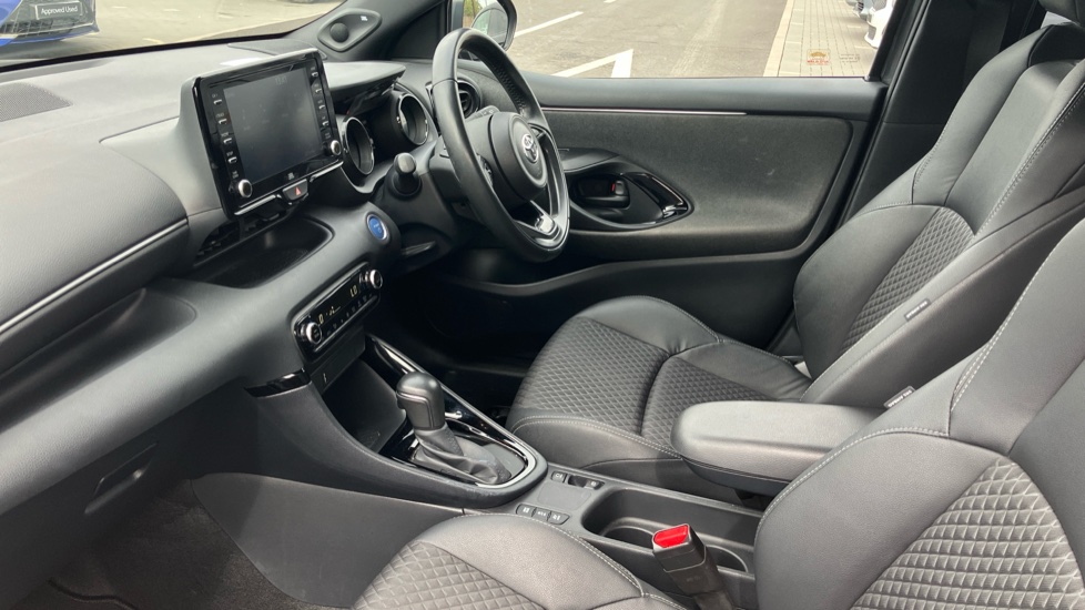 Toyota Yaris 1.5 Hybrid Dynamic 5dr CVT Hybrid Hatchback - Image 5