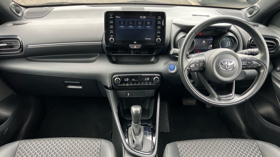 Toyota Yaris 1.5 Hybrid Dynamic 5dr CVT Hybrid Hatchback - Image 6