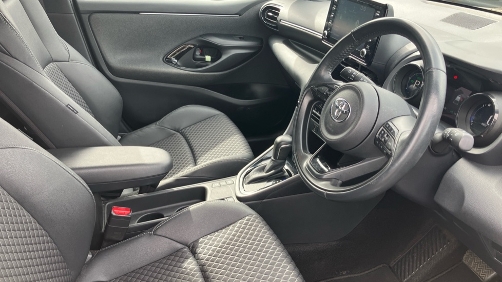 Toyota Yaris 1.5 Hybrid Dynamic 5dr CVT Hybrid Hatchback - Image 12