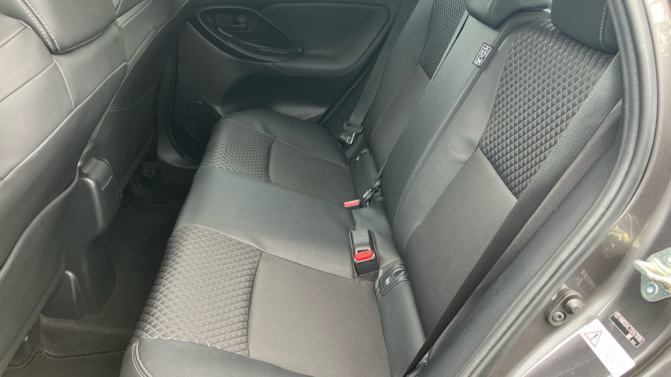 Toyota Yaris 1.5 Hybrid Dynamic 5dr CVT Hybrid Hatchback - Image 15