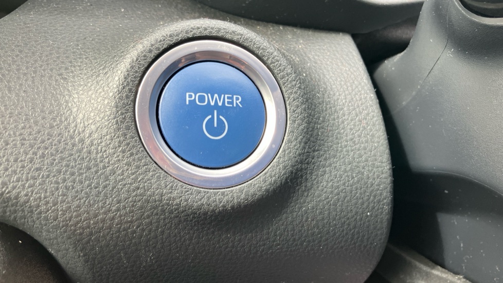 Toyota Yaris 1.5 Hybrid Dynamic 5dr CVT Hybrid Hatchback - Image 16