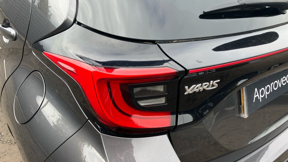Toyota Yaris 1.5 Hybrid Dynamic 5dr CVT Hybrid Hatchback - Image 21