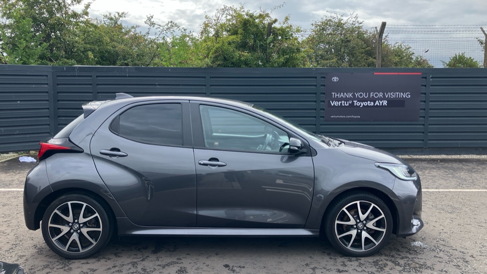 Toyota Yaris 1.5 Hybrid Dynamic 5dr CVT Hybrid Hatchback - Image 23