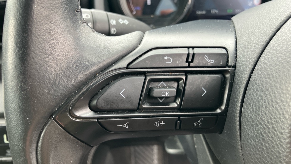 Toyota Yaris 1.5 Hybrid Dynamic 5dr CVT Hybrid Hatchback - Image 35