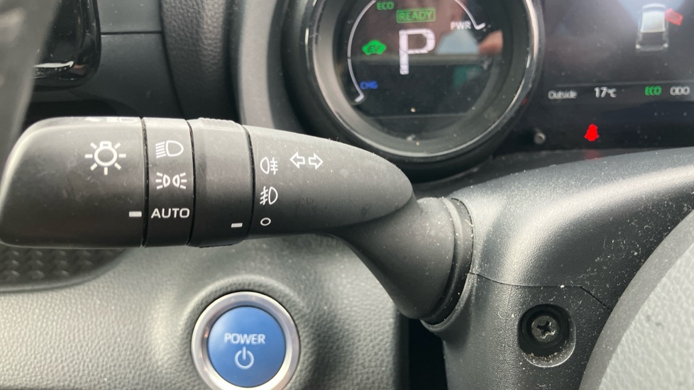 Toyota Yaris 1.5 Hybrid Dynamic 5dr CVT Hybrid Hatchback - Image 38