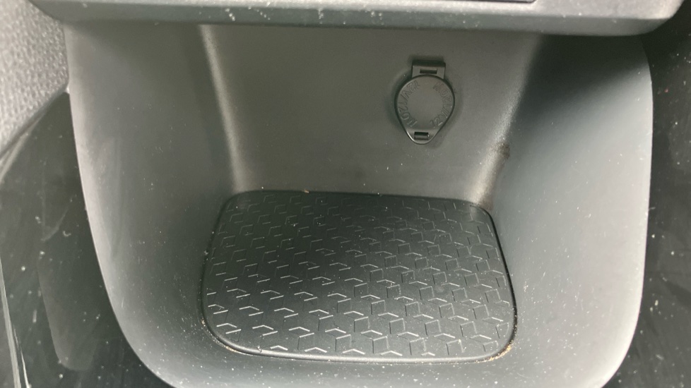 Toyota Yaris 1.5 Hybrid Dynamic 5dr CVT Hybrid Hatchback - Image 39