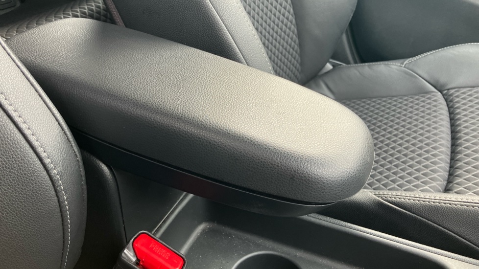 Toyota Yaris 1.5 Hybrid Dynamic 5dr CVT Hybrid Hatchback - Image 42