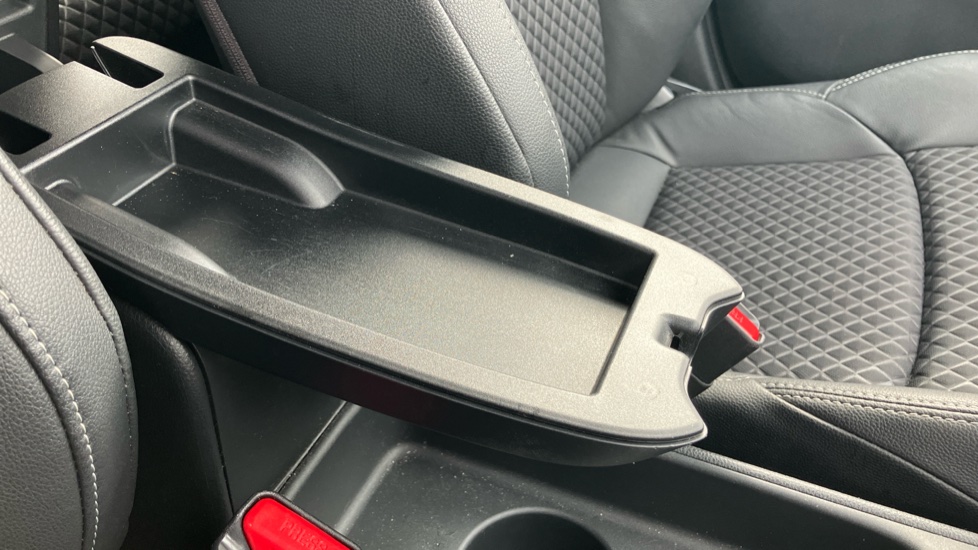 Toyota Yaris 1.5 Hybrid Dynamic 5dr CVT Hybrid Hatchback - Image 43