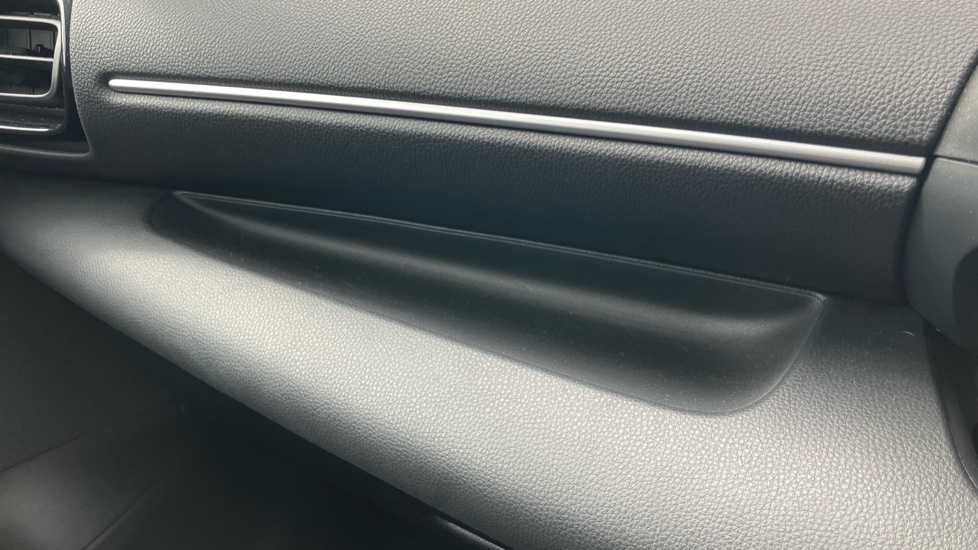 Toyota Yaris 1.5 Hybrid Dynamic 5dr CVT Hybrid Hatchback - Image 46