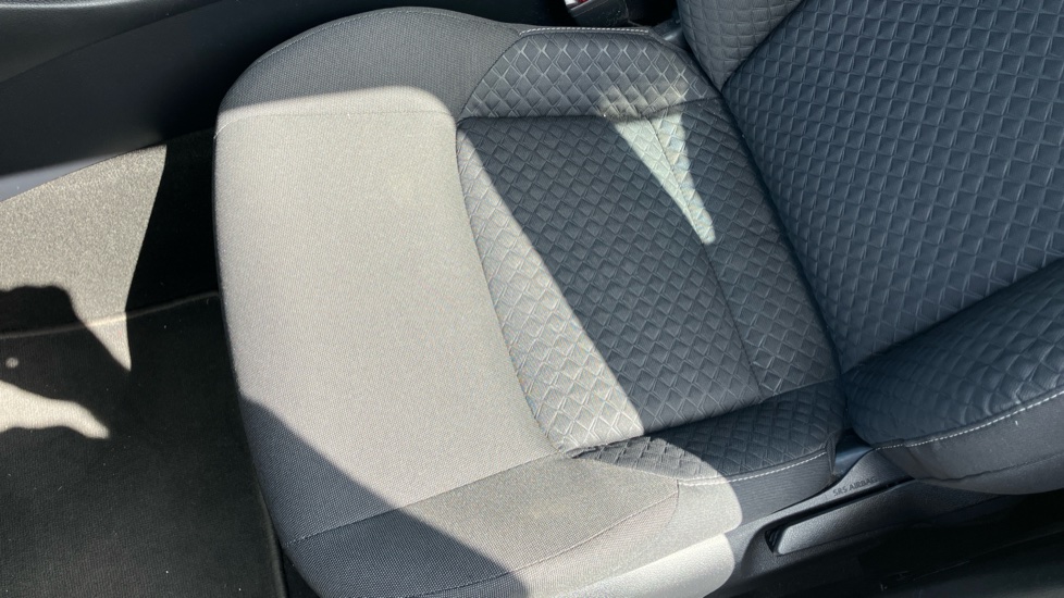 Toyota C-HR 1.8 Hybrid Icon 5dr CVT Hybrid Hatchback - Image 17