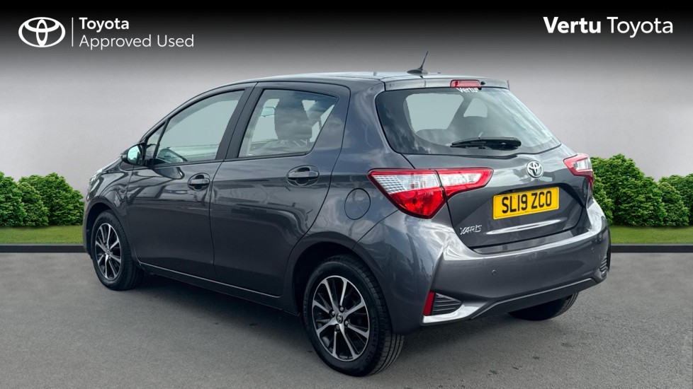 Toyota Yaris 1.5 VVT-i Icon Tech 5dr Petrol Hatchback - Image 4