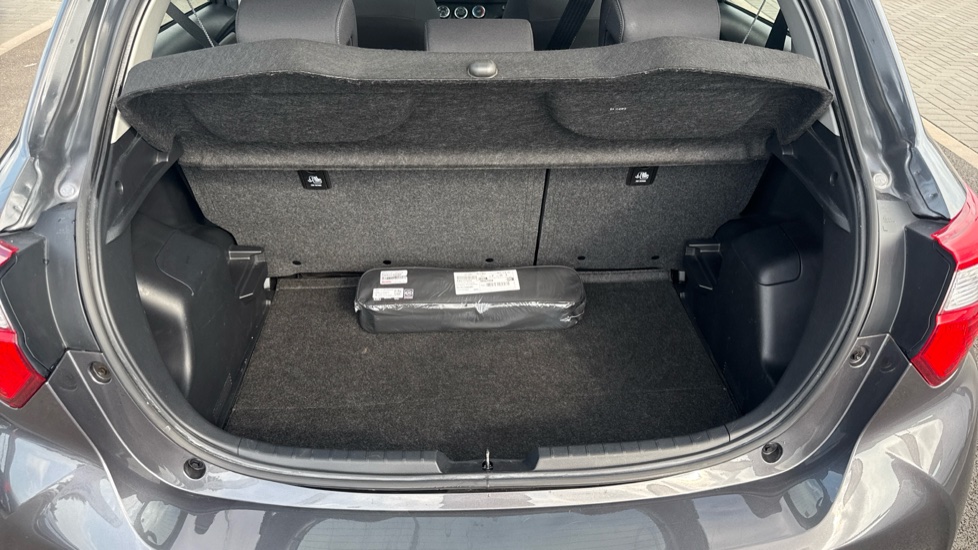 Toyota Yaris 1.5 VVT-i Icon Tech 5dr Petrol Hatchback - Image 13