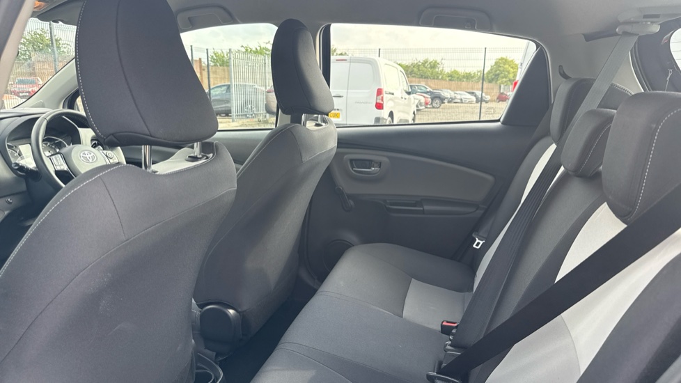 Toyota Yaris 1.5 VVT-i Icon Tech 5dr Petrol Hatchback - Image 15