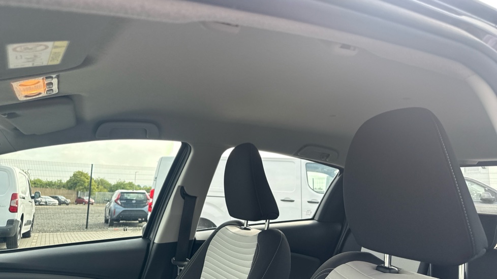 Toyota Yaris 1.5 VVT-i Icon Tech 5dr Petrol Hatchback - Image 19