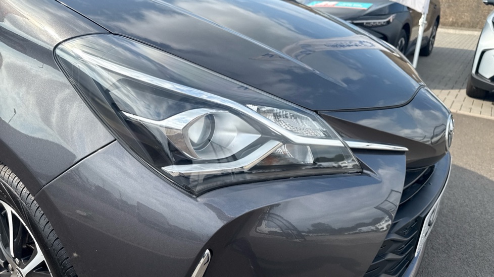 Toyota Yaris 1.5 VVT-i Icon Tech 5dr Petrol Hatchback - Image 20