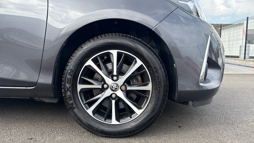 Toyota Yaris 1.5 VVT-i Icon Tech 5dr Petrol Hatchback - Image 25