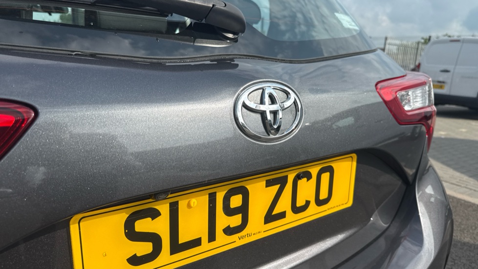 Toyota Yaris 1.5 VVT-i Icon Tech 5dr Petrol Hatchback - Image 30