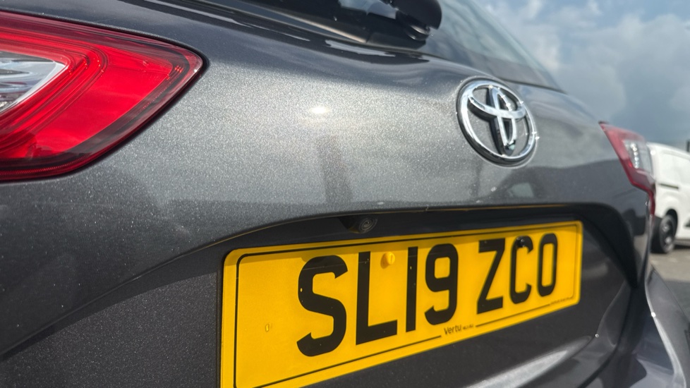 Toyota Yaris 1.5 VVT-i Icon Tech 5dr Petrol Hatchback - Image 31