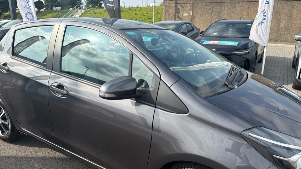 Toyota Yaris 1.5 VVT-i Icon Tech 5dr Petrol Hatchback - Image 39