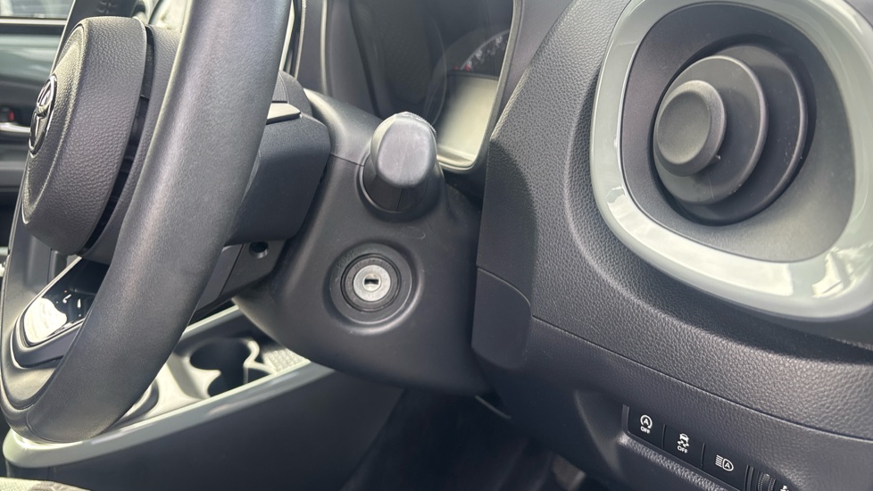 Toyota Aygo X 1.0 VVT-i Edge 5dr Petrol Hatchback - Image 16