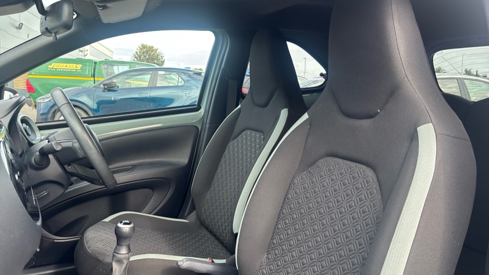 Toyota Aygo X 1.0 VVT-i Edge 5dr Petrol Hatchback - Image 19