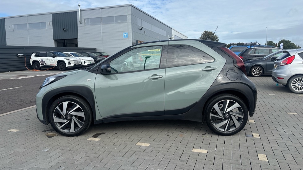 Toyota Aygo X 1.0 VVT-i Edge 5dr Petrol Hatchback - Image 24