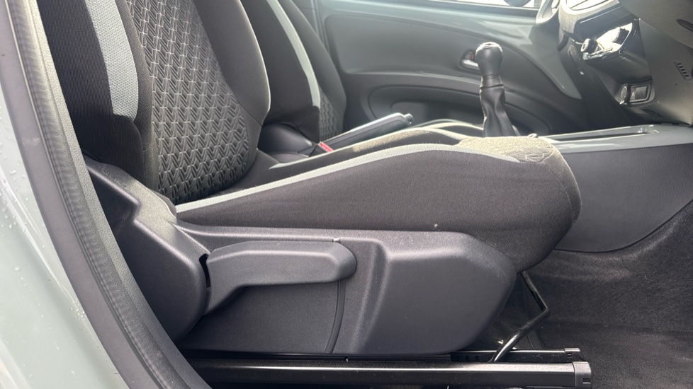 Toyota Aygo X 1.0 VVT-i Edge 5dr Petrol Hatchback - Image 30
