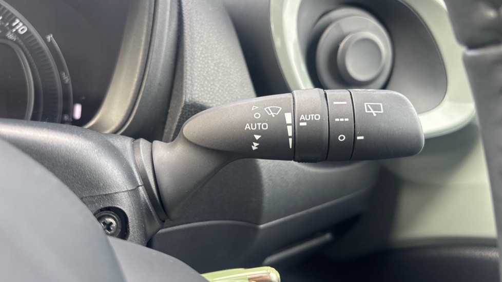 Toyota Aygo X 1.0 VVT-i Edge 5dr Petrol Hatchback - Image 38