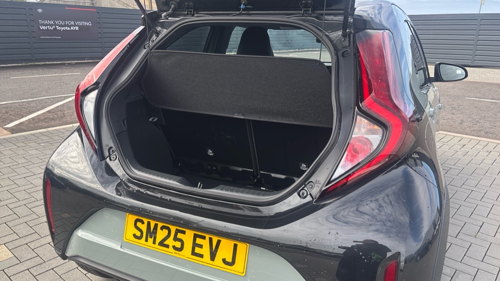 Toyota Aygo X 1.0 VVT-i Edge 5dr Petrol Hatchback - Image 50