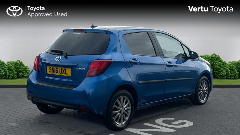 Toyota Yaris 1.33 VVT-i Icon 5dr Petrol Hatchback - Image 2