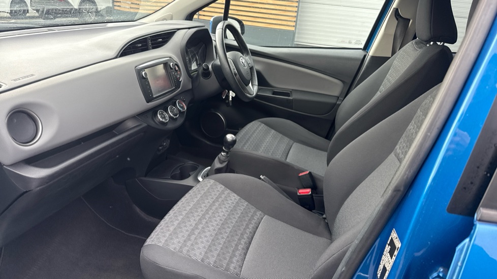 Toyota Yaris 1.33 VVT-i Icon 5dr Petrol Hatchback - Image 5