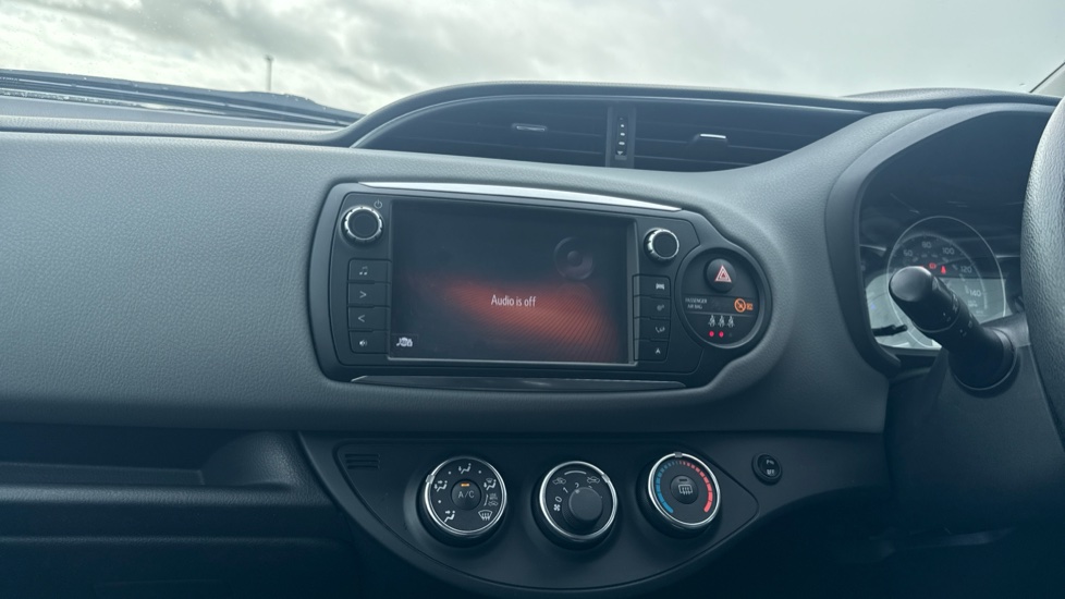 Toyota Yaris 1.33 VVT-i Icon 5dr Petrol Hatchback - Image 9