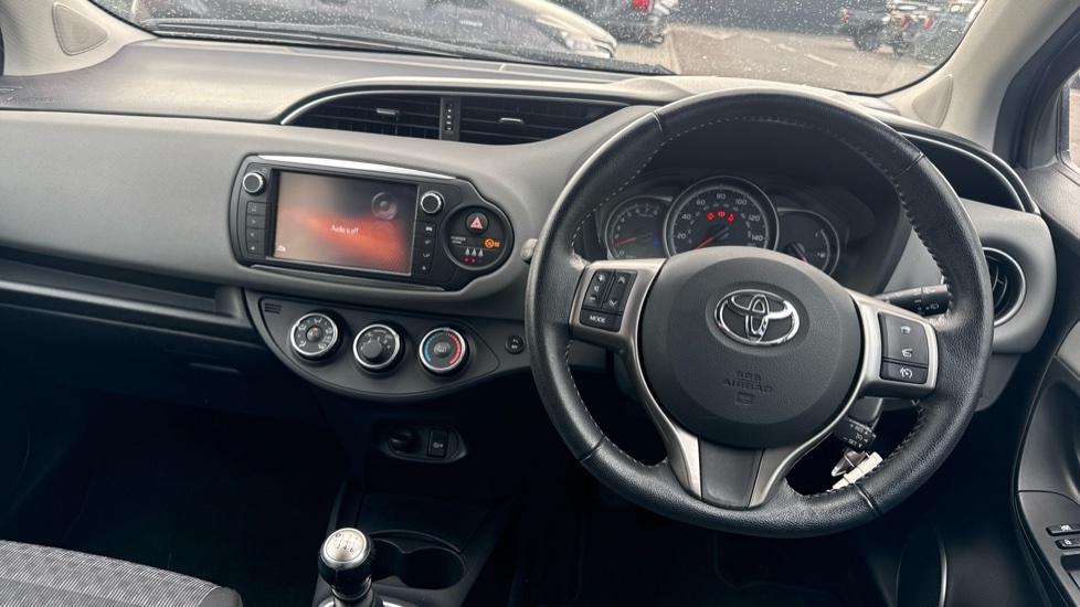 Toyota Yaris 1.33 VVT-i Icon 5dr Petrol Hatchback - Image 11