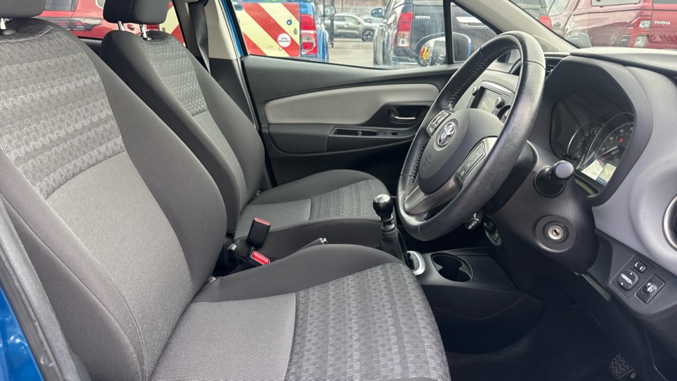 Toyota Yaris 1.33 VVT-i Icon 5dr Petrol Hatchback - Image 12