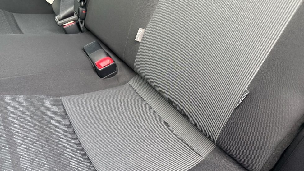 Toyota Yaris 1.33 VVT-i Icon 5dr Petrol Hatchback - Image 14