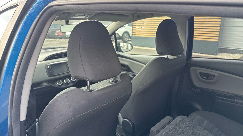 Toyota Yaris 1.33 VVT-i Icon 5dr Petrol Hatchback - Image 19