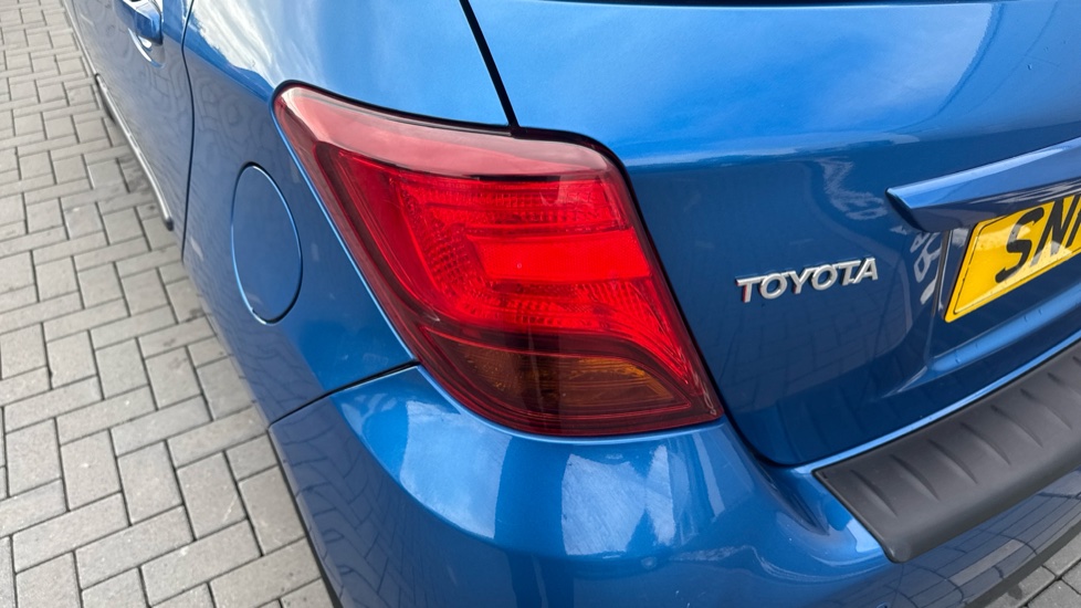Toyota Yaris 1.33 VVT-i Icon 5dr Petrol Hatchback - Image 21