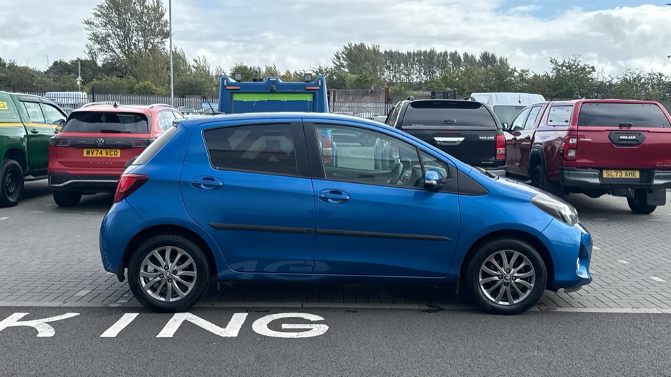Toyota Yaris 1.33 VVT-i Icon 5dr Petrol Hatchback - Image 23