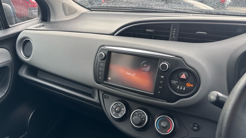 Toyota Yaris 1.33 VVT-i Icon 5dr Petrol Hatchback - Image 31