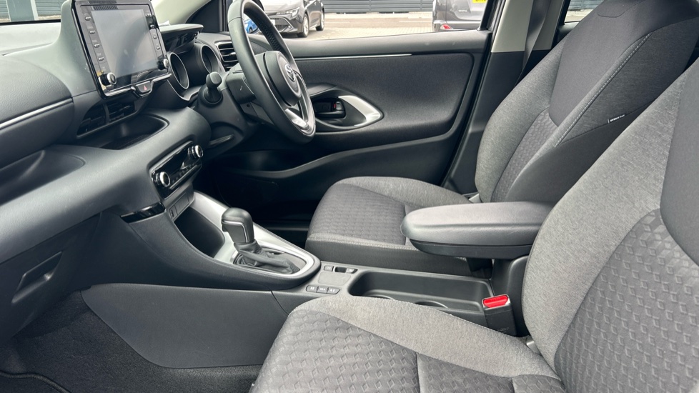 Toyota Yaris 1.5 Hybrid Design 5dr CVT Hybrid Hatchback - Image 5