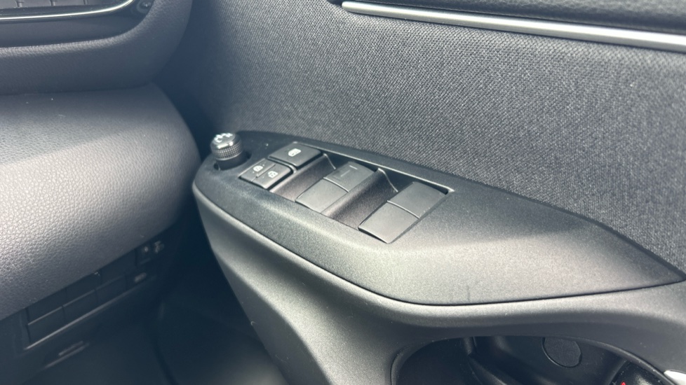 Toyota Yaris 1.5 Hybrid Design 5dr CVT Hybrid Hatchback - Image 30