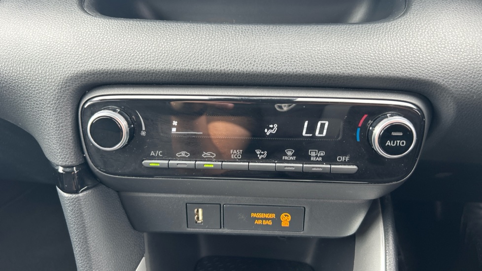 Toyota Yaris 1.5 Hybrid Design 5dr CVT Hybrid Hatchback - Image 33