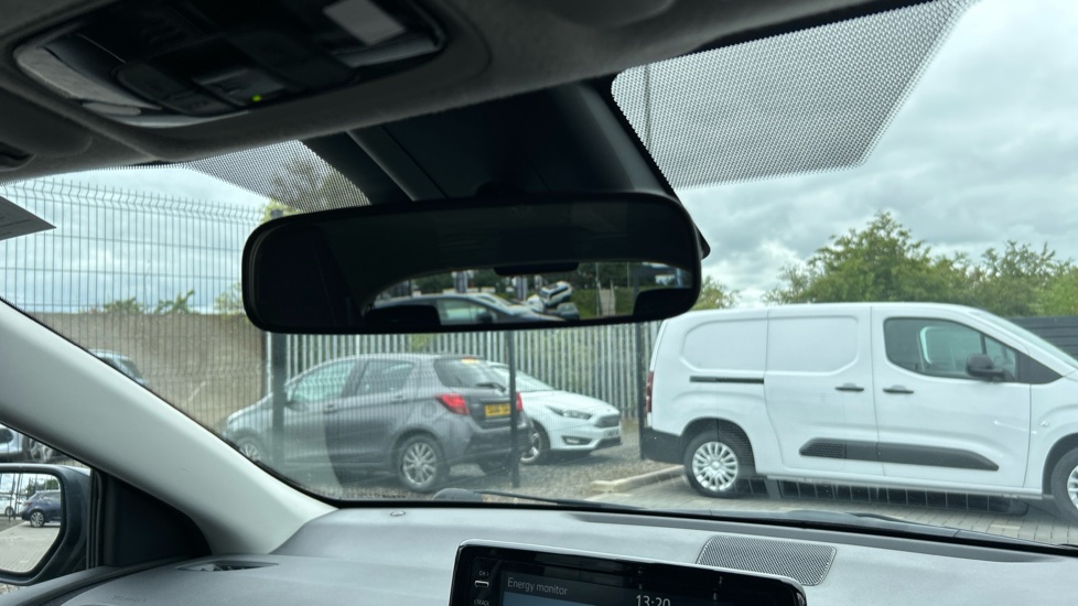 Toyota Yaris 1.5 Hybrid Design 5dr CVT Hybrid Hatchback - Image 41