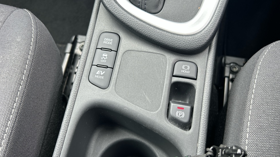Toyota Yaris 1.5 Hybrid Design 5dr CVT Hybrid Hatchback - Image 43