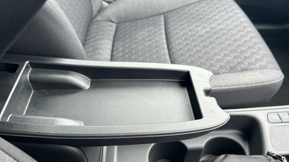 Toyota Yaris 1.5 Hybrid Design 5dr CVT Hybrid Hatchback - Image 44