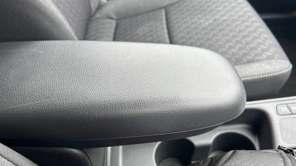 Toyota Yaris 1.5 Hybrid Design 5dr CVT Hybrid Hatchback - Image 45