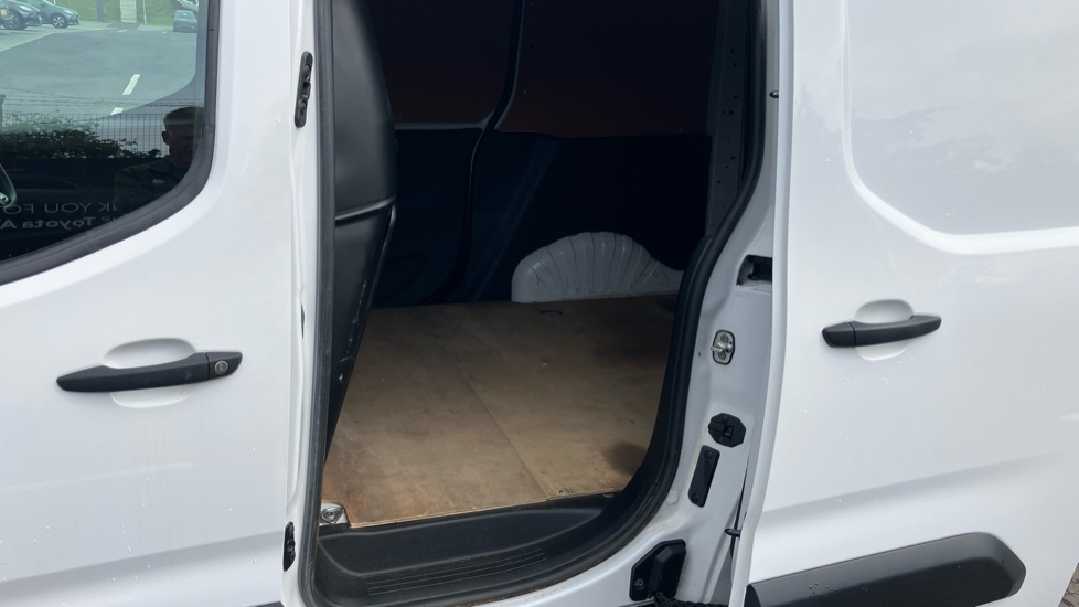 Toyota Proace City L1 Diesel 1.5D 100 Icon Van [6 Speed] - Image 18